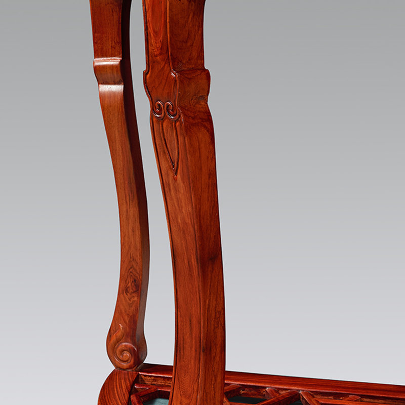 Détails de sculpture en bois massif