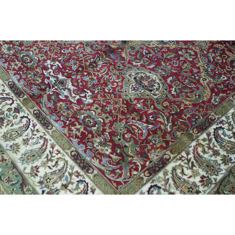 Tapis rouge et crème noué à la main de haute qualité
