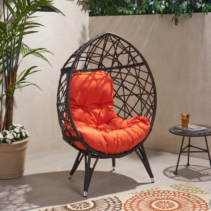 Chaise longue durable - compagnon parfait pour l'extérieur