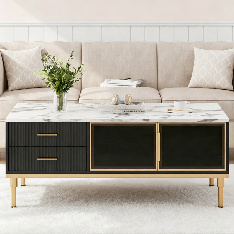 Grande table basse de salon moderne, plateau en faux marbre avec 4 tiroirs et portes en verre, panneau cannelé blanc et or, compartiment caché et tablette de rangement pour la salle de réception