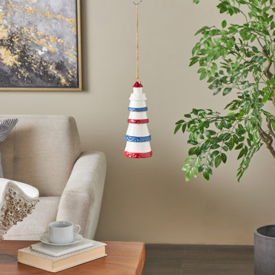 Carillon blanc extérieur en céramique Cole and Gray Light House avec corde brune et accents bleus et rouges