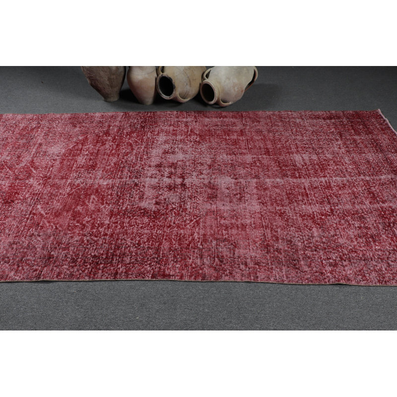 Revêtement de sol élégant fait à la main avec un motif de tapis rouge turc rétro idéal pour la décoration intérieure