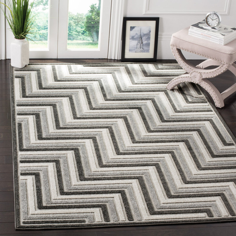 Tapis gris à motif de chevrons Jevan, Rectangle 5 pi 3 po x 7 pi 7 po