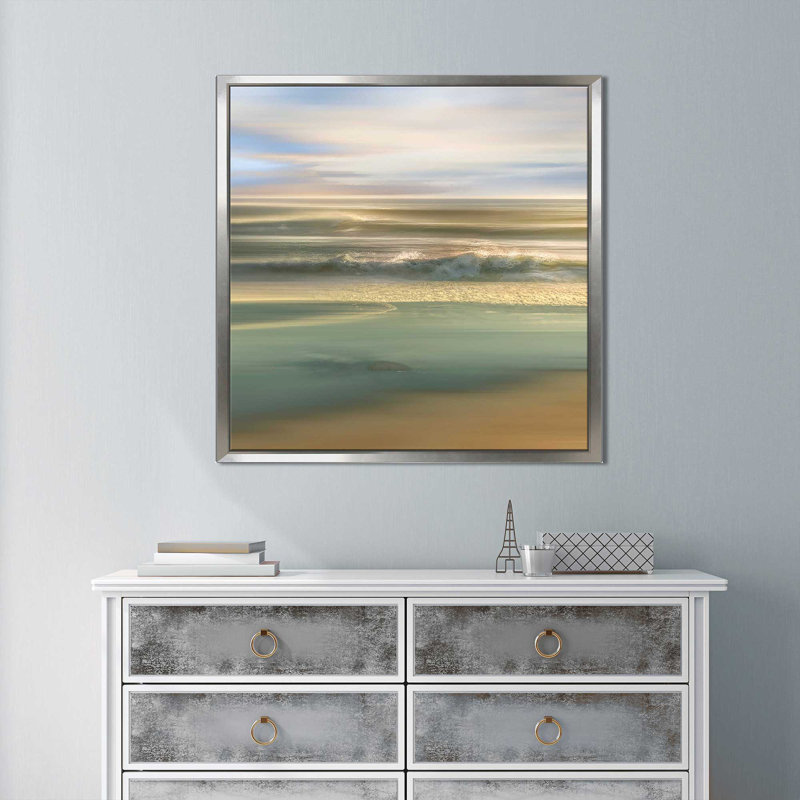 «Topaz Light», reproduction, H 21,5 po x l 33,5 po x P 2 po, Cadre flottant argent