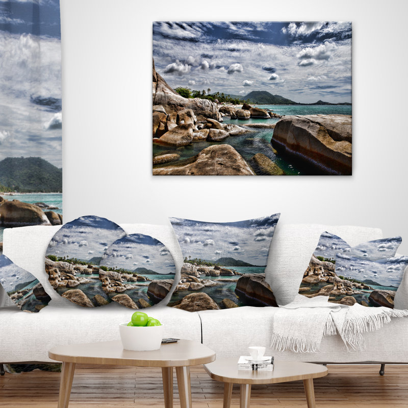 Coussin Rocky Beach with Dramatic Sky - Sea & Shore, 16 po x 1 po, Coussin décoratif