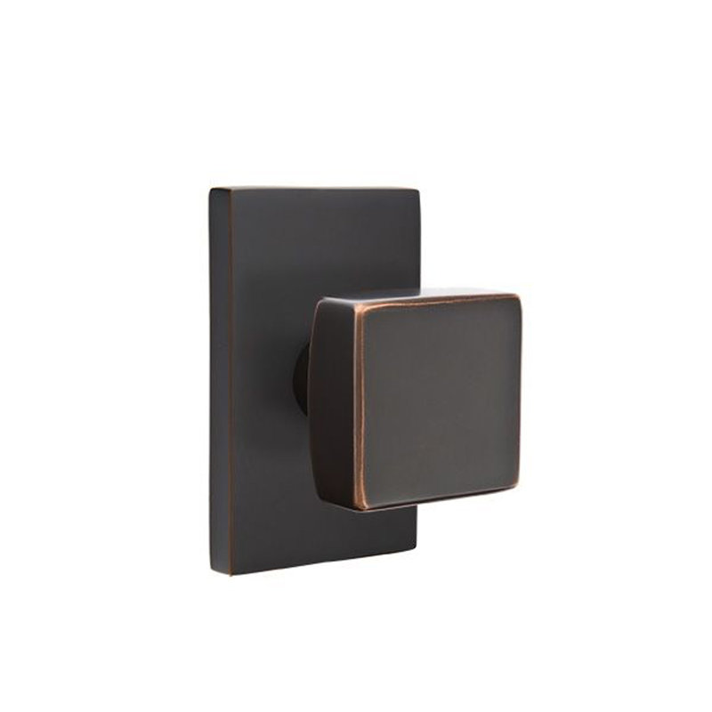 Ensemble de boutons de passage Emtek avec rosette rectangulaire moderne et bouton carré, Bronze huilé