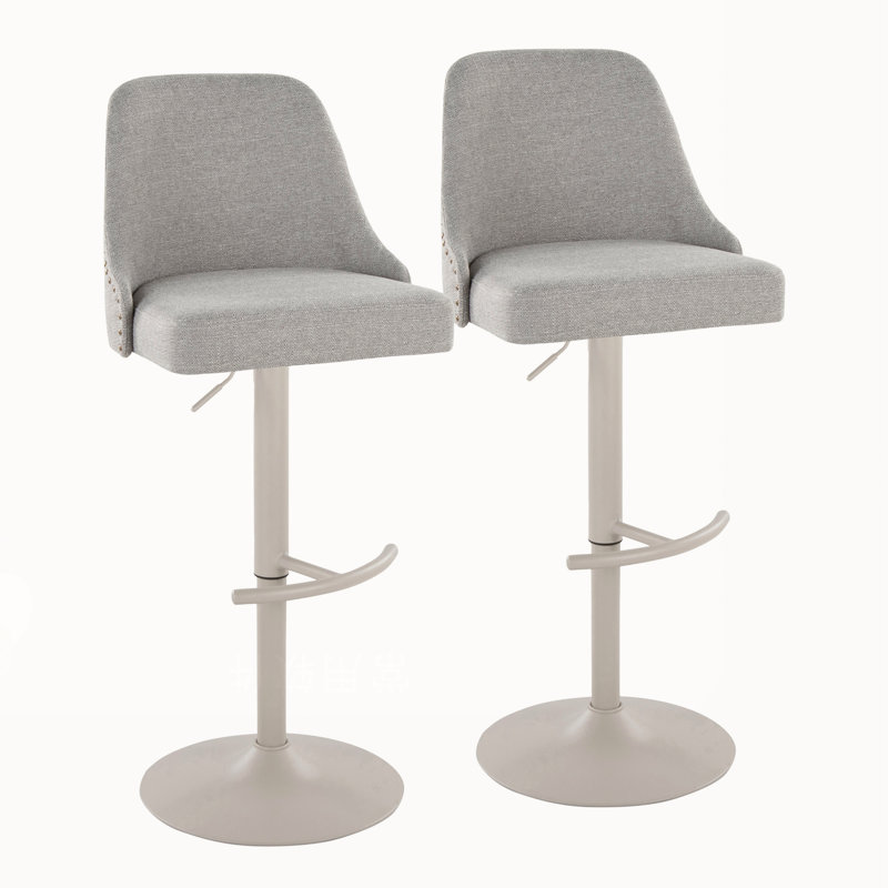Ensemble de 2 tabourets de bar réglables, structure en métal gris perle avec tissu gris clair et garniture cloutée en laiton
