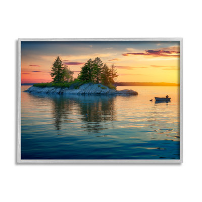 «Sunset Island Horizon» par Rick Berk - Photographie à cadre flottant sur bois
