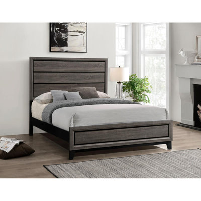 Grand lit à panneau gris en chêne gris, avec une construction robuste et une couleur subtile avec un design pour une chambre à coucher