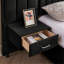Structure de lit tapissier avec tissu en velours, conception à rayures verticales avec boutons autour du lit plateforme avec tête de lit, structure solide et table de chevet - aucun sommier nécessaire-1259020270-1259020268