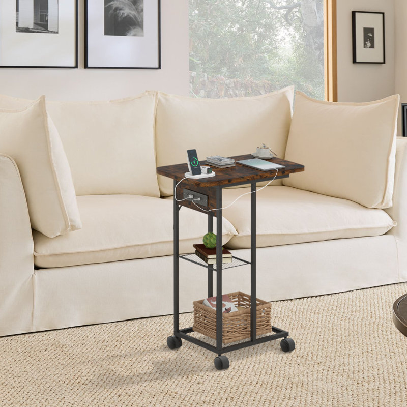 Table de bout étroite avec station de charge, table de chevet rabattable avec ports USB et prises, table d'appoint à 3 niveaux avec tablettes pour petits espaces, salon, chambre à coucher
