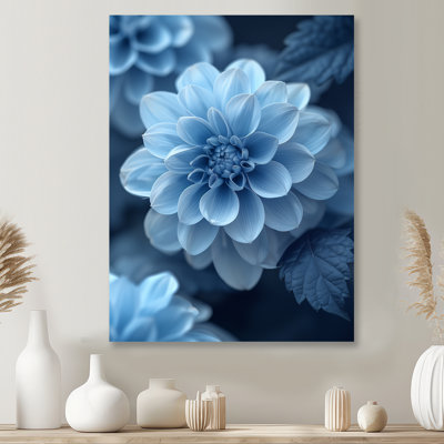 «Blue Monicolom Mums Flowers At Night», décoration murale «Mums»