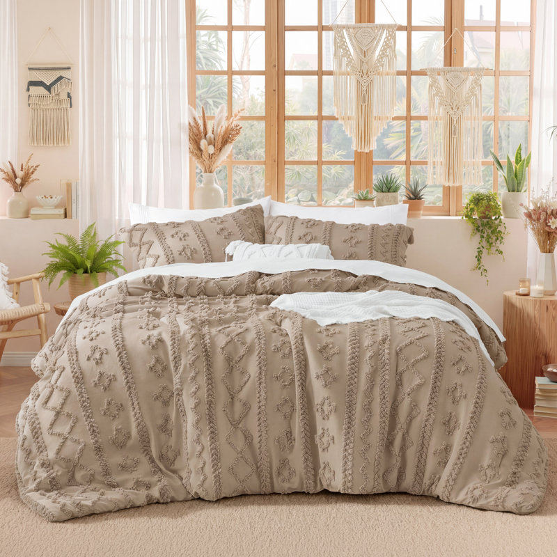 Bedsure Tufted Embroidery All-Season Microfiber Comforter Set, California King Comforter + 2 King Shams, Linen