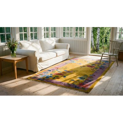 Tapis jaune / doré orange en laine à motif floral antique des années 1920