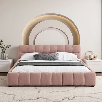 Lit plateforme Norvessa Grounded avec revêtement en chenille douce, design discret, cadre en bois massif