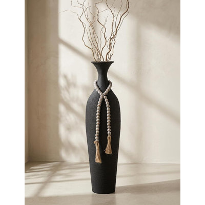 23.2-inch black highland vase, metal floor decoration with bead string, large vertical style for home use in rural style, farmhouse style living room fireplace decoration corner flower rack
