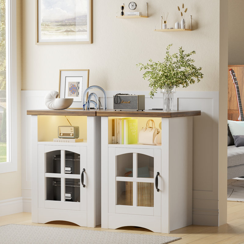 Table de bout, table de chevet avec rangement à DEL et station de charge avec porte en verre, Dessus en noyer / base blanche