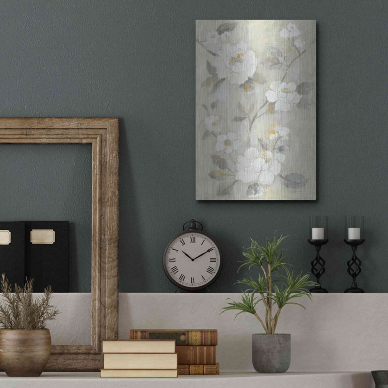 Fleurs de printemps romantiques I blanc par Silvia Vassileva, H 16 po x l 12 po