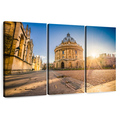 Lilie Sunlit Radcliffe Square