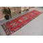 Tapis de couloir exquis en laine Herki dans un joli abat-jour rose parfait pour les escaliers et les couloirs