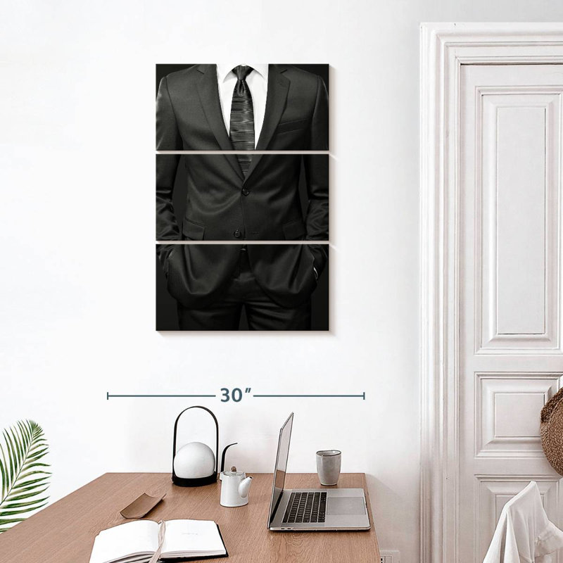 Navette d'homme d'affaires sur fond noir, H 32 po x l 20 po