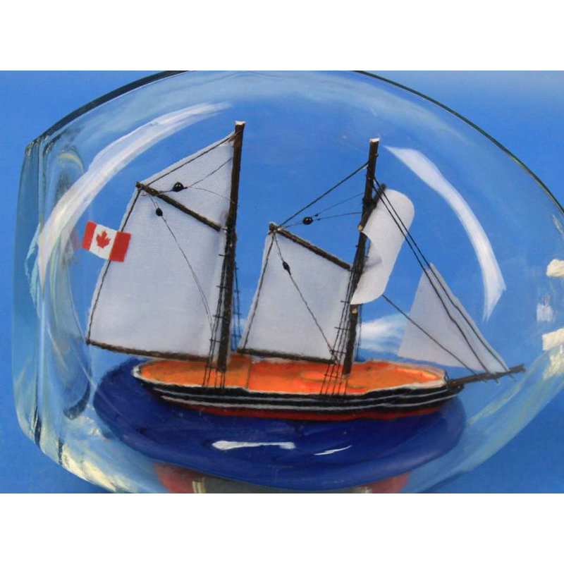 Le modèle de voile est livré dans une bouteille Elim