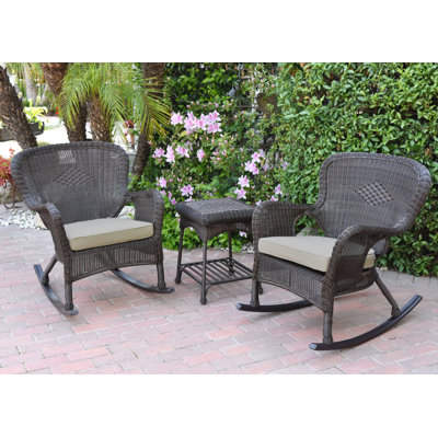 Chaise berçante en osier et table de bout avec coussins Windsor