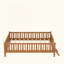 Lit plateforme en bois avec garde-corps-129021834