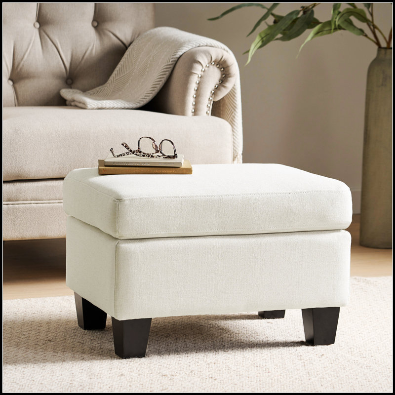 Repose-pieds Springfield avec rangement caché et rembourrage doux, parfait pour les espaces de vie modernes et fonctionnels.