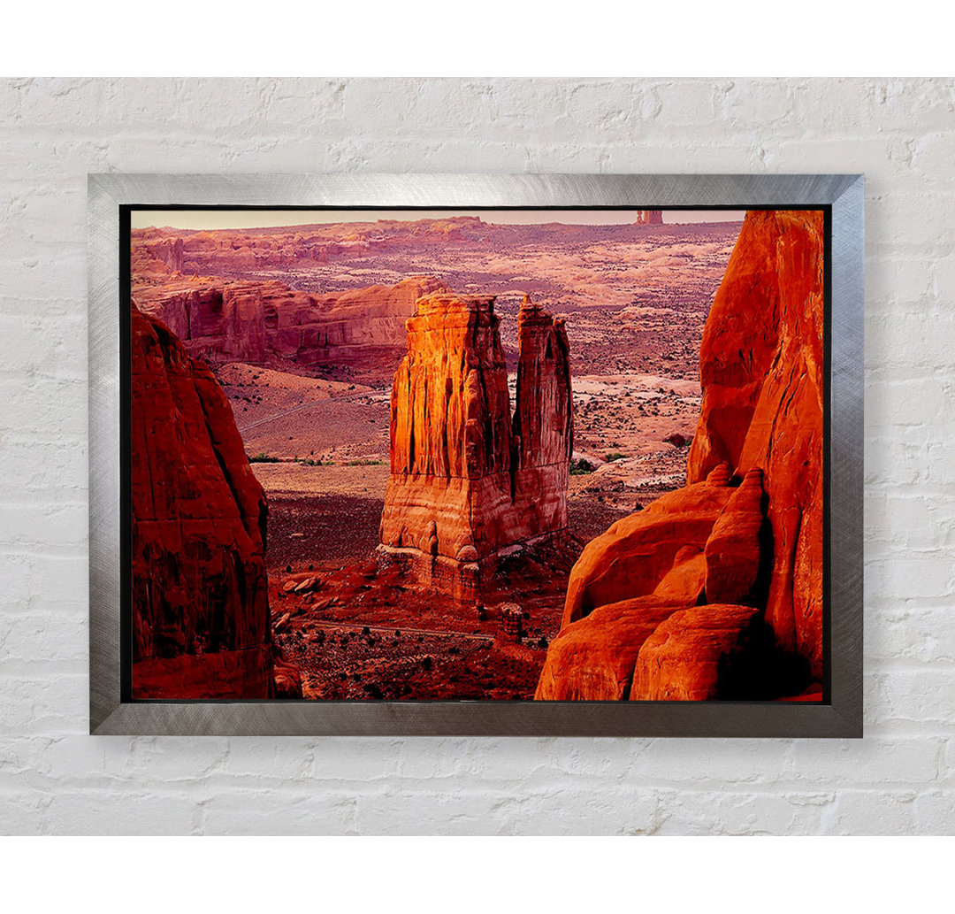 Courthouse Towers At Sunset Arches National Park Utah - Einzelne Bilderrahmen Kunstdrucke