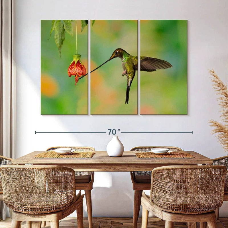 Colibri brun mangeant du nectar, H 42 po x l 65 po