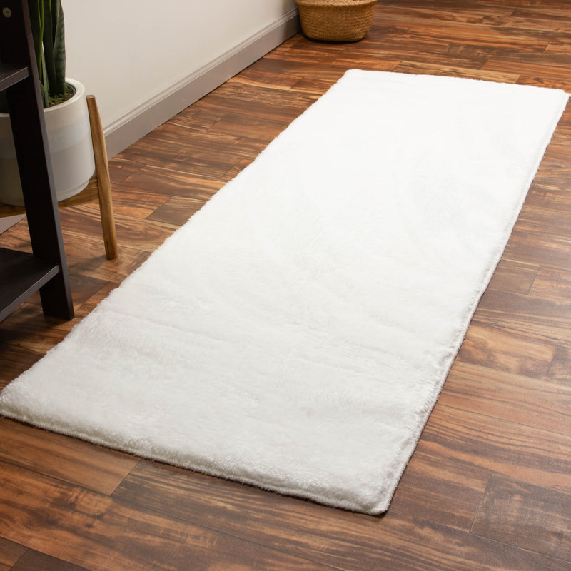 Tapis blanc neige à poils longs Solera, Tapis de couloir 2 pi 2 po x 5 pi 11 po
