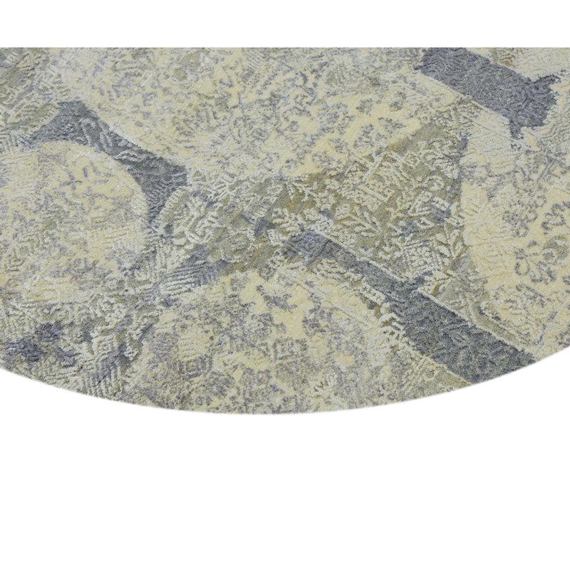 Geometric Area Rug in Gray/Ivory