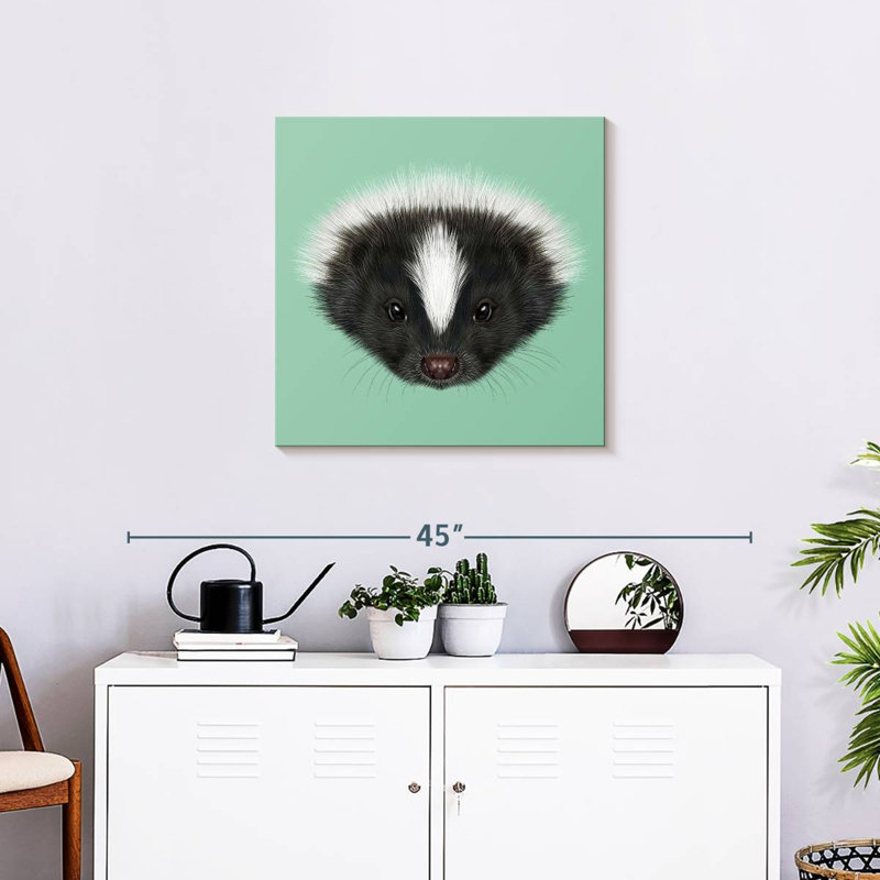 Crowle Skunk Head, 24" H x 24" W
