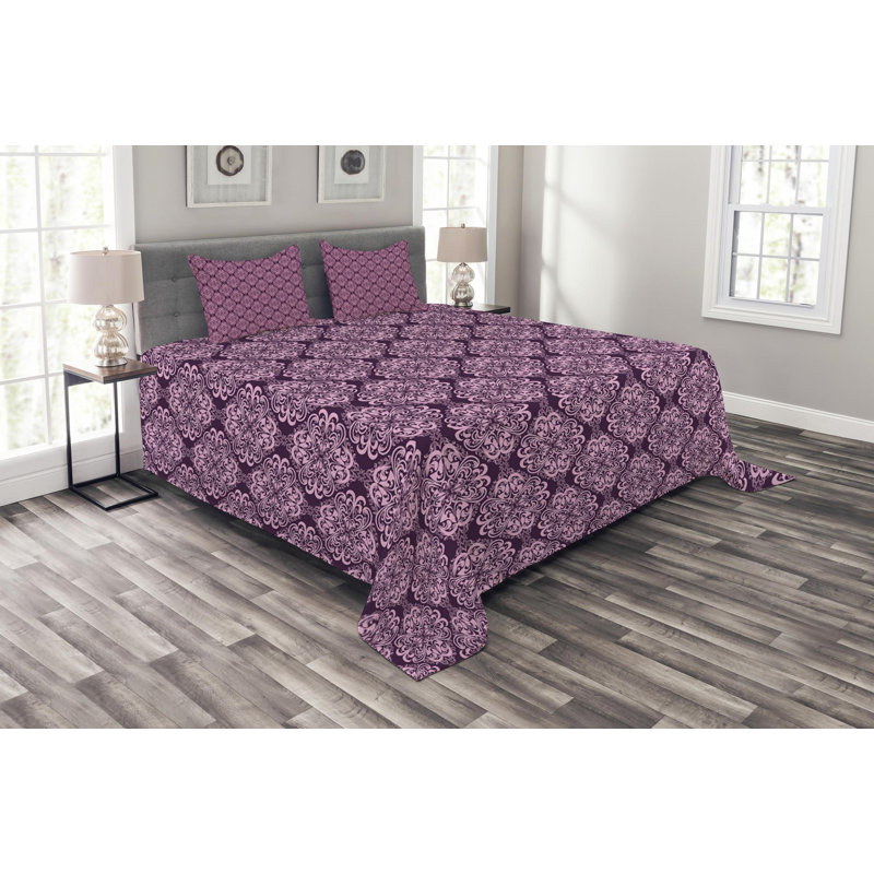 Traditional Polyester Floral Coverlet, King Coverlet + 2 Shams