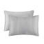 Courtepointe grise 3 pièces en gaze double / grand - doux avec 2 taies décoratives, conception matelassée en canaux, effet froissé, approuvée, lavable à la machine, motif à l'épreuve de la texture, texture, tissu pour la peau, lavable-120649262