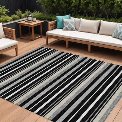 Tapis extérieur lavable rayé noir ivoire et gris 10 pi x 14 pi