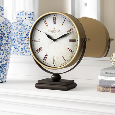 Roman Numeral Metal Quartz Movement / Crystal Tabletop Clock in Gold