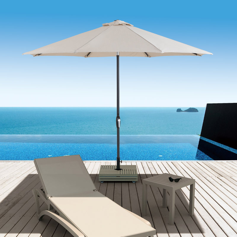 Parasol de patio 9 pi avec manivelle Devyn, poteau en aluminium et 8 baleines en acier pour terrasse, bord de piscine, cour Devyn