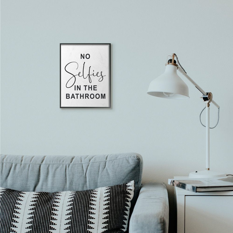 «No Selfies» par lettré et doublé - reproduction d'art texturée, Giclée encadrée noir minuit, H 14 po x l 11 po x P 1,5 po