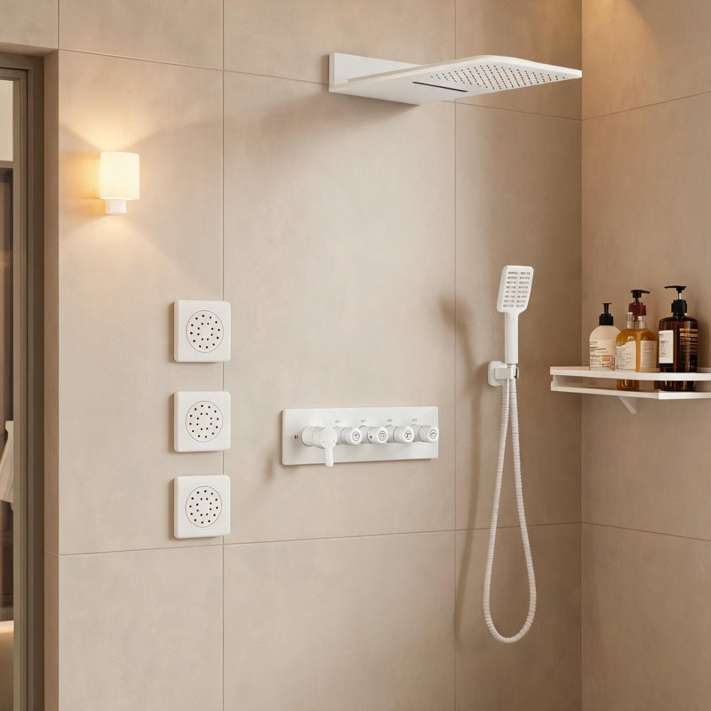 Système de douche de pluie en cascade mural en laiton blanc avec trois jets de corps et douche à main