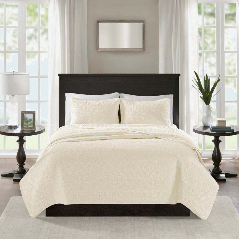 Reversible Set, Twin/Twin XL Quilt + 2 Standard Pillow Shams, Cream