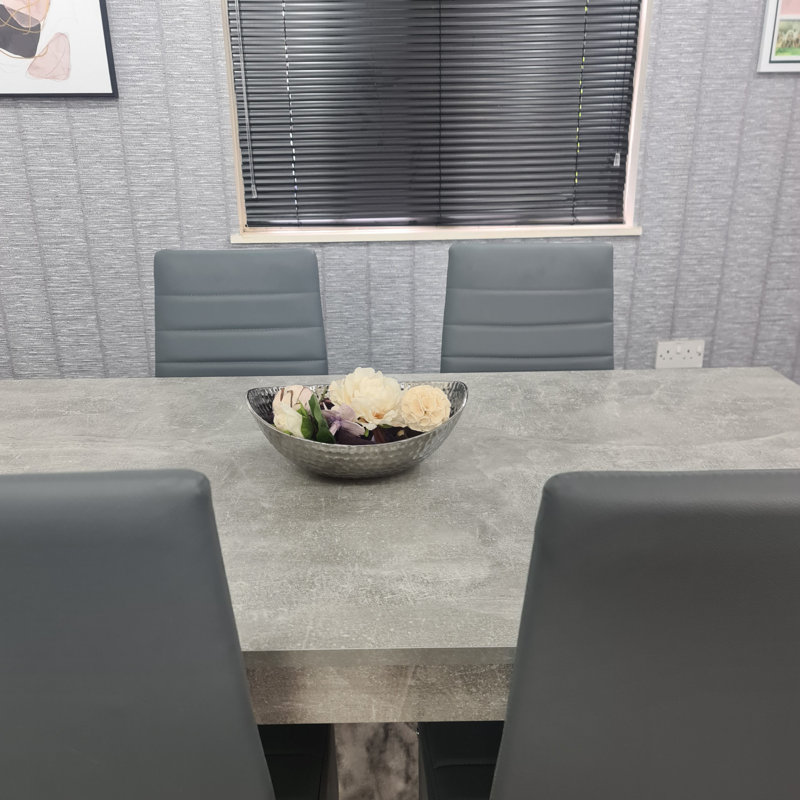 Britthany 6 - Person Dining Set