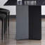 Table de style rock noir minimaliste de style italien-105336921