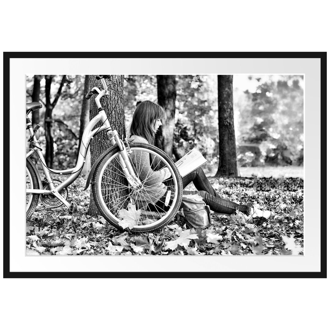 Gerahmtes Poster Teenager Girl with Bike