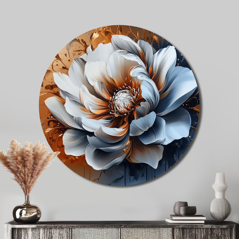 Fleur transitionnelle dorée abstraite I - art mural traditionnel en métal doré, H 36 po x l 36 po