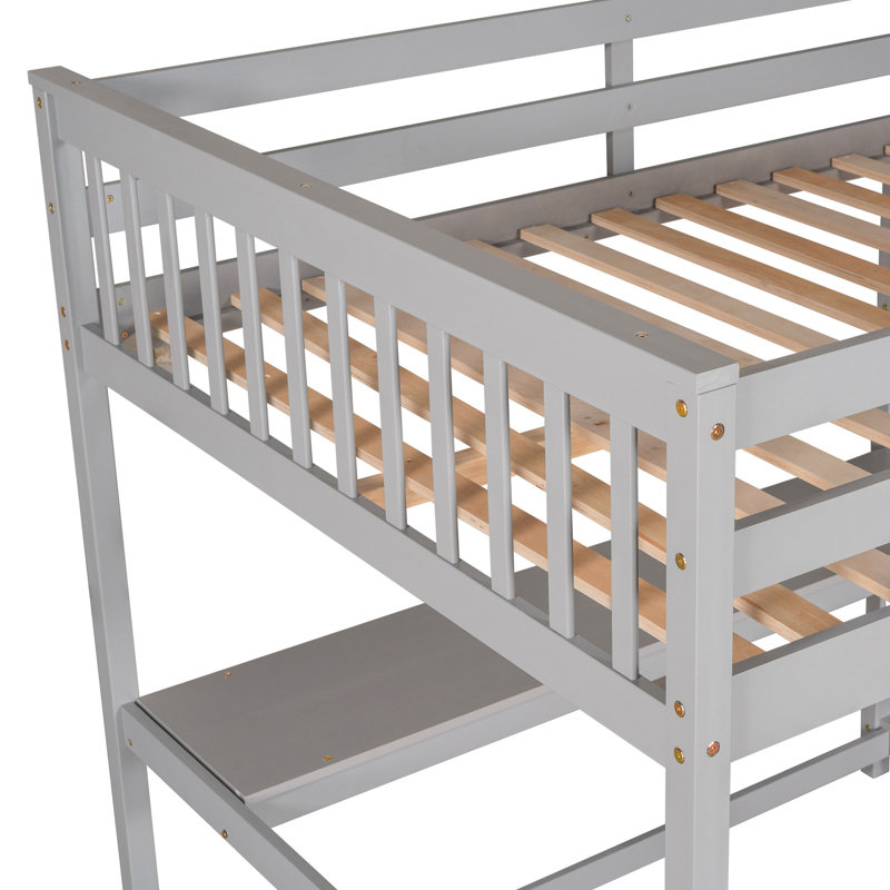 Lit mezzanine double, gris. Possède un bureau et des tablettes de rangement. Bois pour chambre à coucher avec lit gris avec dessous et rangement. Fabrication solide.