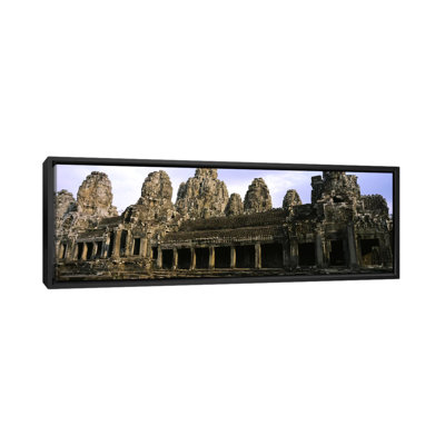 Façade d’un vieux temple, Angkor Wat, siem Reap, Cambodge par Panoramic Images - reproduction d'art sur toile tendue