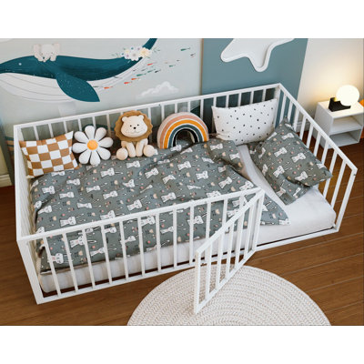 Lit simple pour enfants avec clôture et porte Montessori
