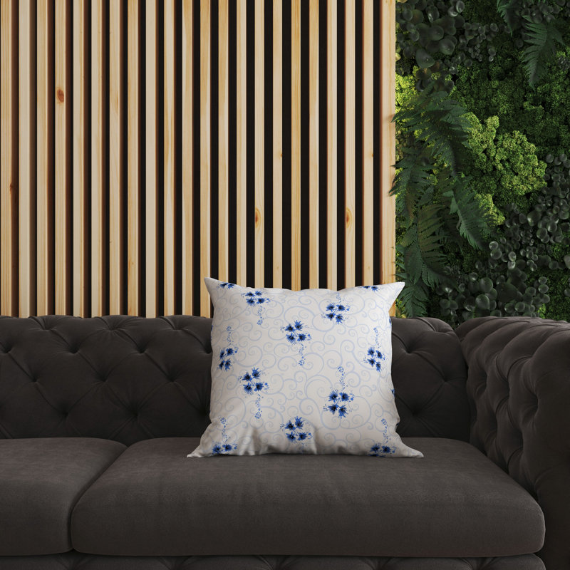 Coussin Orchid Artistry, H 18 po x l 18 po, Motif floral bleu / blanc